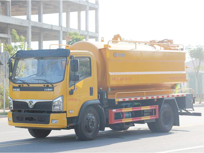 國六東風福瑞卡大柴180馬力3800軸距8.5+4方清洗吸污車