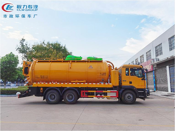 國六重汽汕德卡后雙橋清洗吸污車（分動箱）