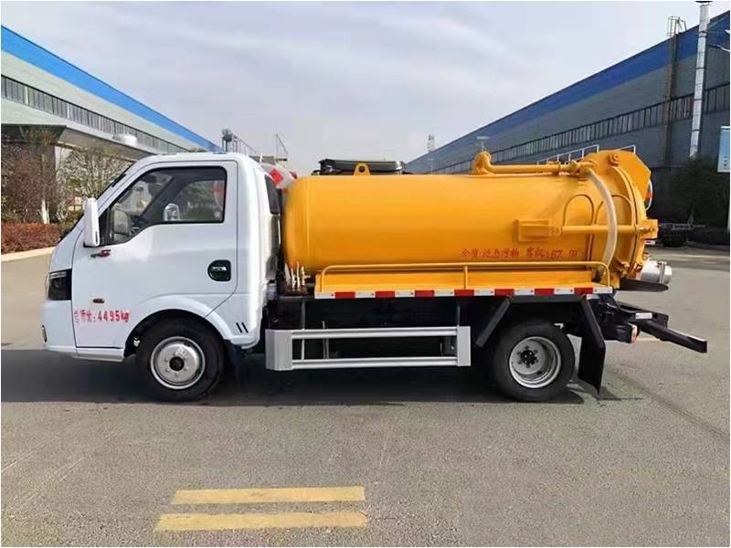 國六途逸藍(lán)牌2方吸污車