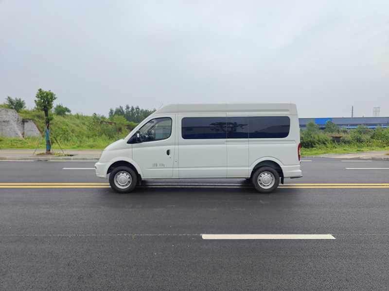 大通V80中軸殯葬服務(wù)車(chē)