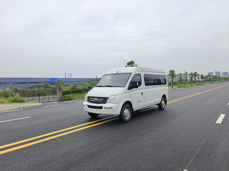 大通V80中軸殯葬服務(wù)車(chē)