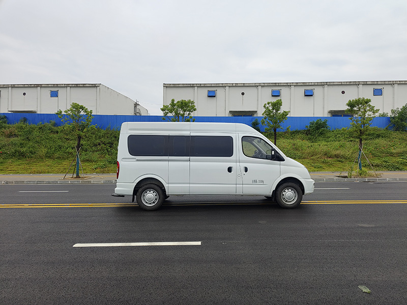 大通V80中軸殯葬服務(wù)車(chē)