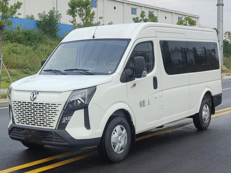 東風(fēng)御風(fēng)中軸殯儀車