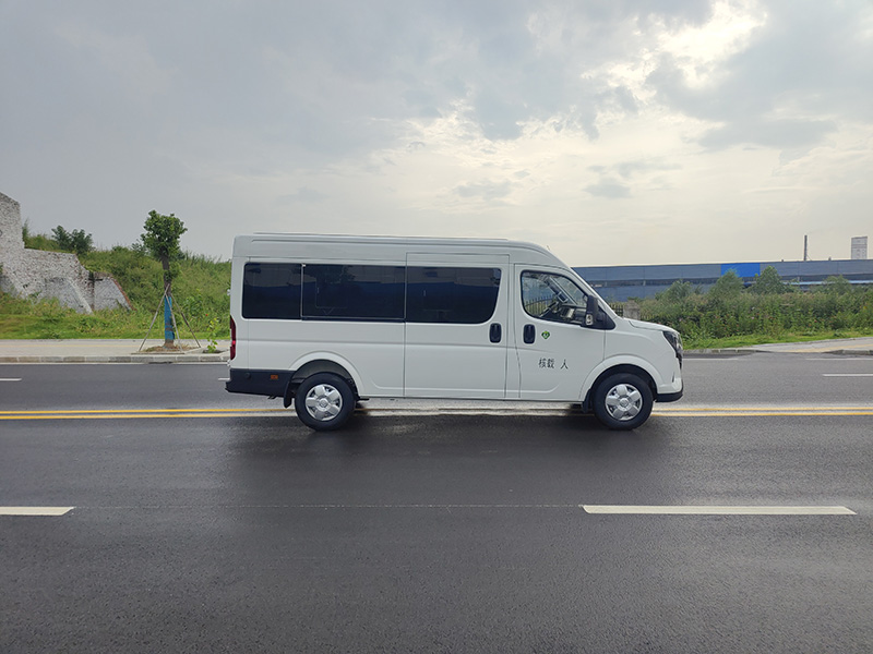 東風(fēng)御風(fēng)中軸殯儀車