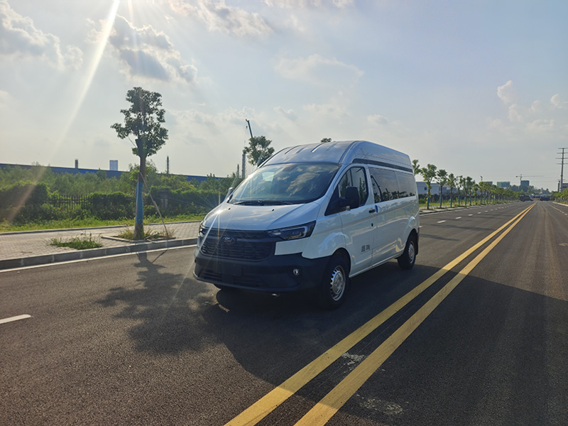 福特新全順汽油（中軸中頂）殯葬服務(wù)車