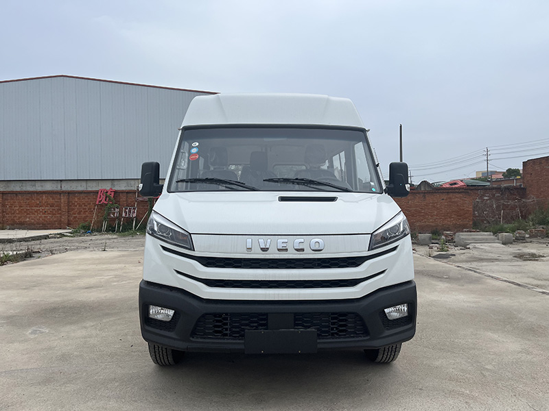 依維柯得意中頂殯儀車