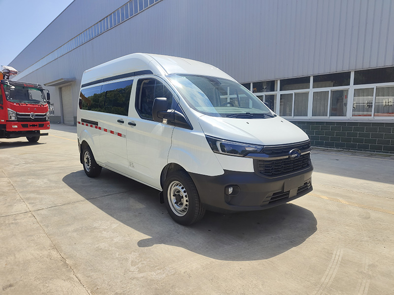 福特新全順柴油（中軸中頂）殯葬服務(wù)車