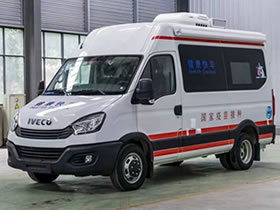 依維柯移動(dòng)式疫苗接種車，可下鄉(xiāng)鎮(zhèn)