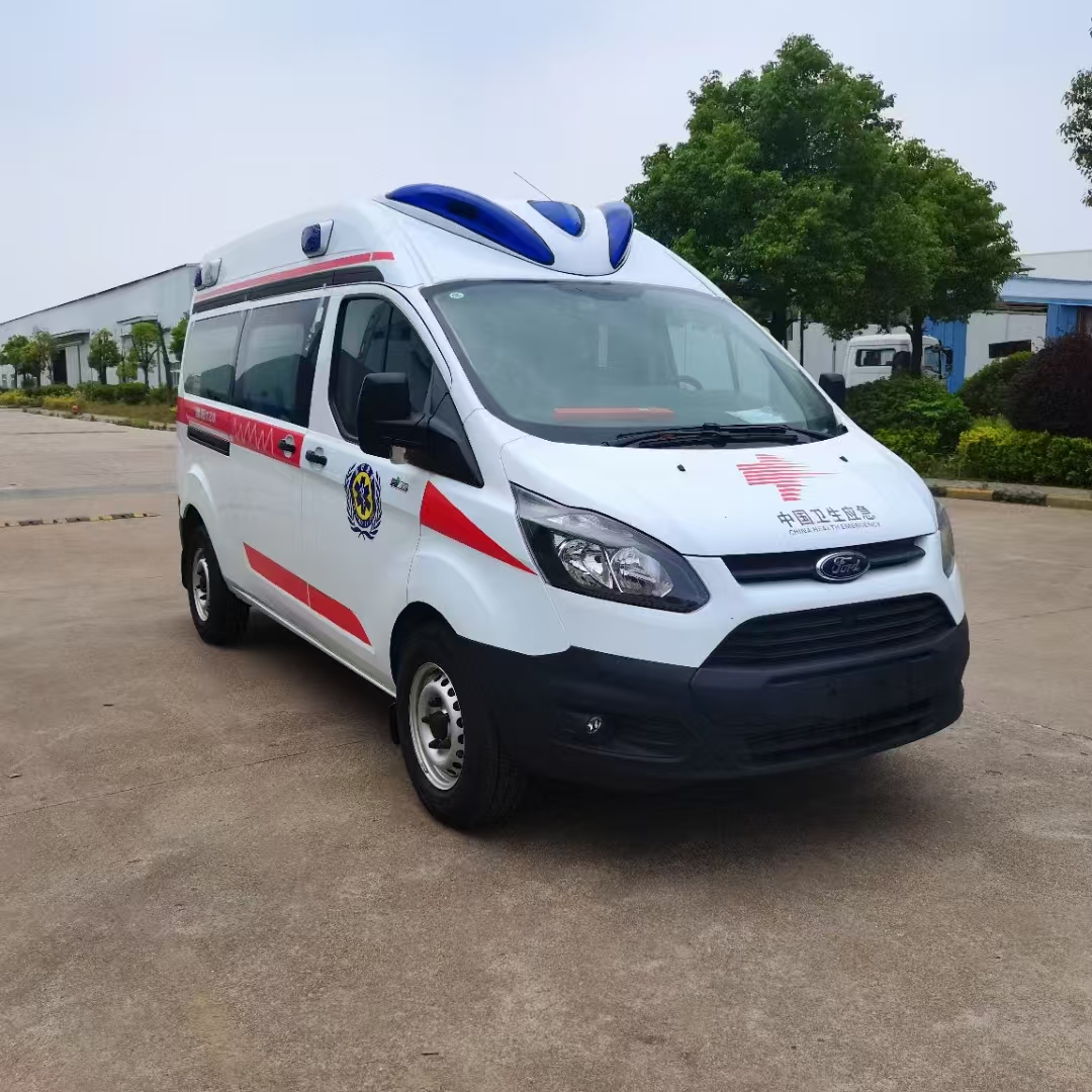 程力專用車制造廠批單救護(hù)車走出國門,發(fā)往中東